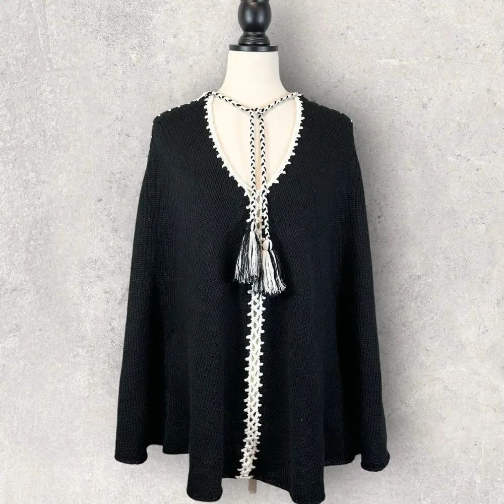Forever 21 Poncho Black Cream Crochet Sweater Knit Tassel Tie M/L